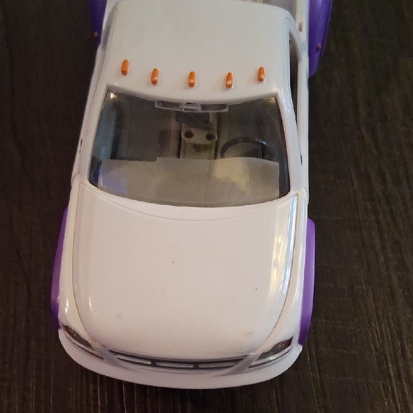 Breyer Purple and White Truck with Unicorn - Picture 6 of 11